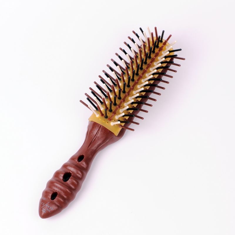 Laadukas hiusharja on hiustenhoidon perusta – ammattilaisen vinkit oikean harjan valintaan ja huoltoon